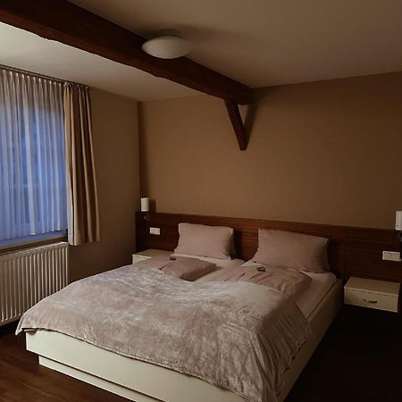 Gasthaus Lindenhof Hotel Much Buitenkant foto
