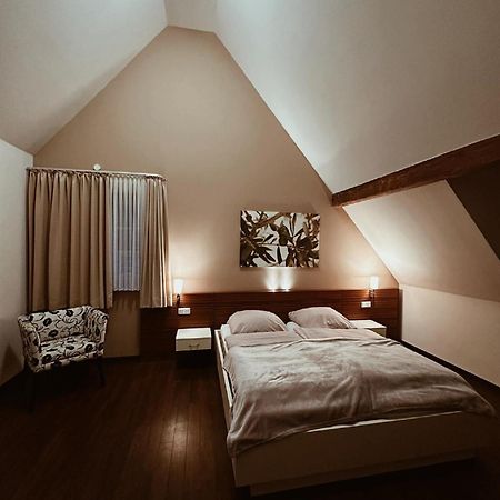 Gasthaus Lindenhof Hotel Much Buitenkant foto