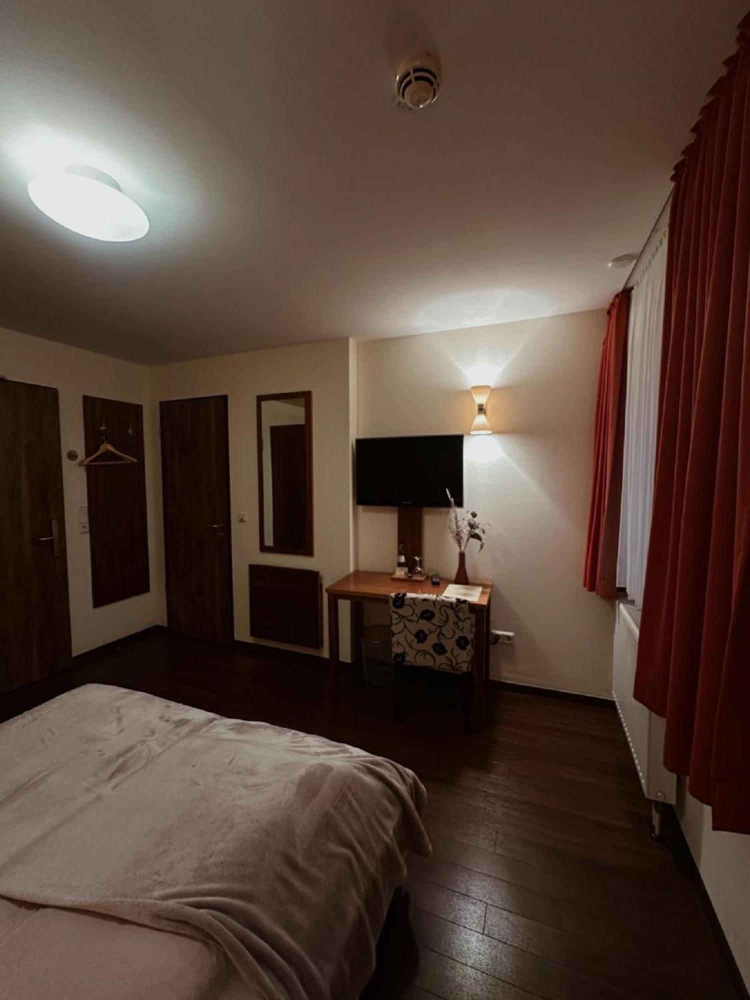 Gasthaus Lindenhof Hotel Much Buitenkant foto