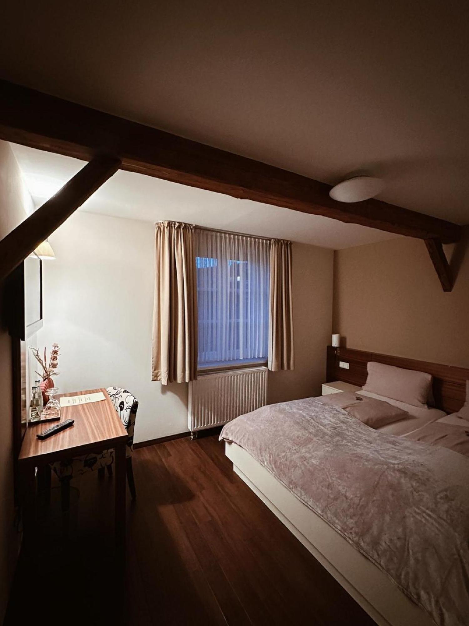 Gasthaus Lindenhof Hotel Much Buitenkant foto